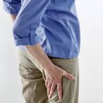 Đau từ thắt lưng xuống chân là bệnh gì? Cách điều trị