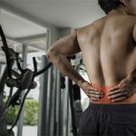 Tập gym bị đau lưng do đâu? Có nên tập gym tiếp?